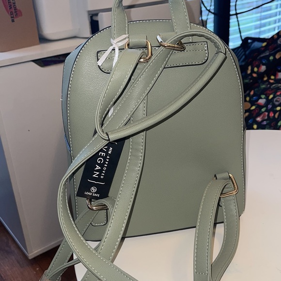 Backpack - Picture 2 of 6